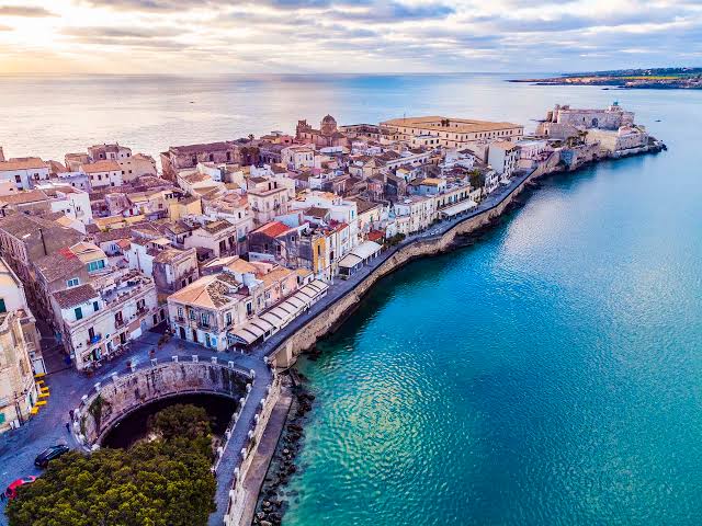 Vista aerea di Ortigia, Siracusa, al tramonto